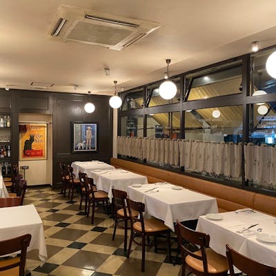 カジュアルな雰囲気のフレンチビストロ