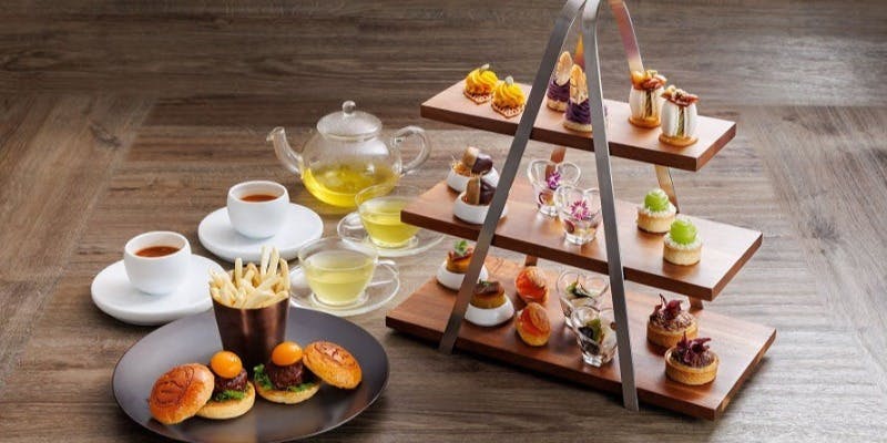 アフタヌーンティー＋浅間山の絶景が広がるテーブル席