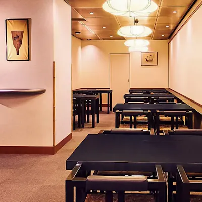 落ち着いた雰囲気の店内