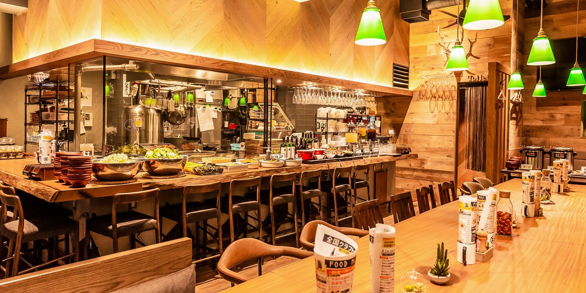 記念日におすすめのレストラン・燻製 鉄板焼 クラフトビール MOKU 新橋店の写真1