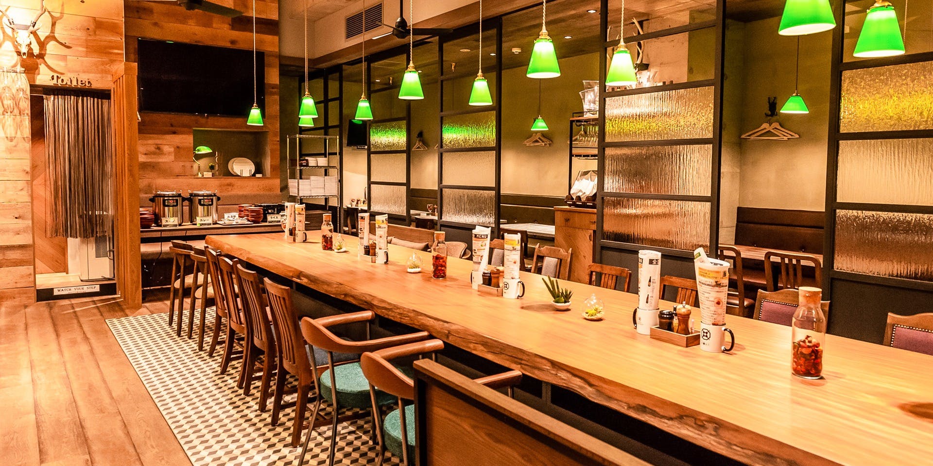 記念日におすすめのレストラン・燻製 鉄板焼 クラフトビール MOKU 新橋店の写真2
