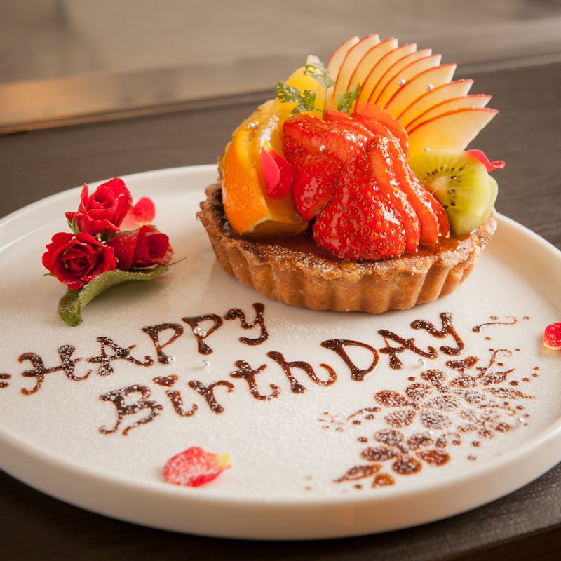 【Anniversary】ケーキ＆一点物の“デザートプレート”付 オマール海老、和牛ステーキなど全13品