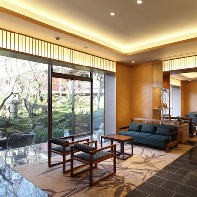 季節の移ろいを感じる庭園