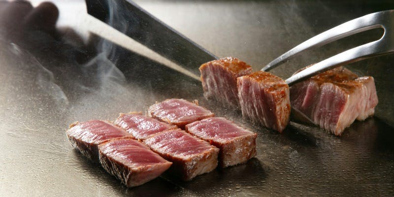 【食べ比べランチ】お肉食べ比べの鉄板焼含む全6品