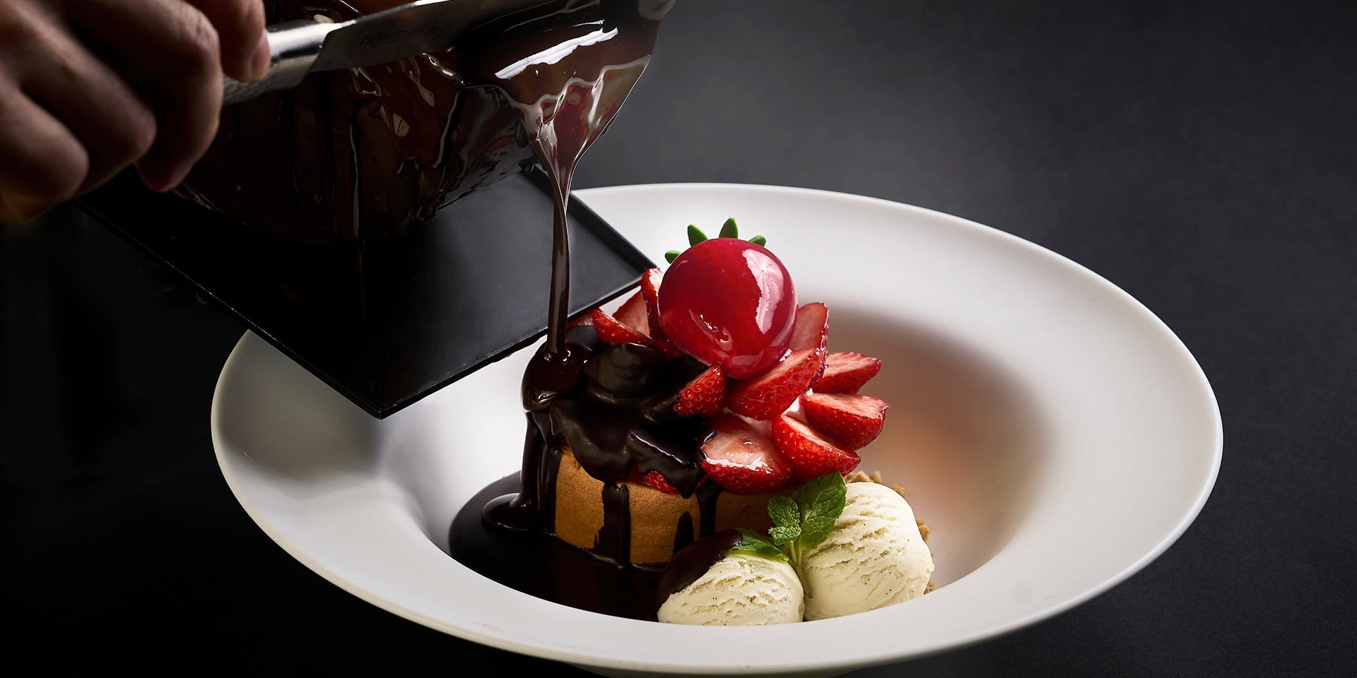 MIXup／W大阪 12/1～1/31 FESTIVE AFTERNOON TEA（土日祝） ティー