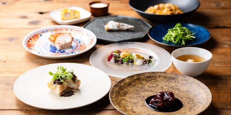 忘新年会【翡翠 HISUI】ブリル飯店の名物料理を楽しめる贅沢コース　全10品