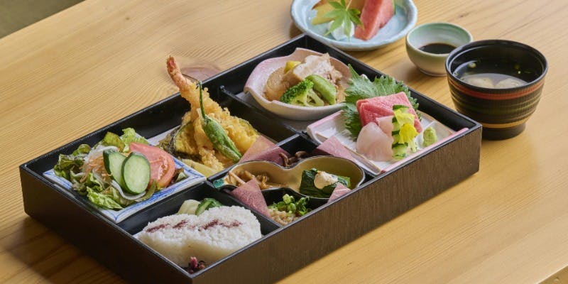 【天ぷら刺身弁当】