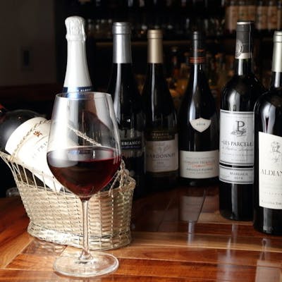 豊富に取りそろえるワイン