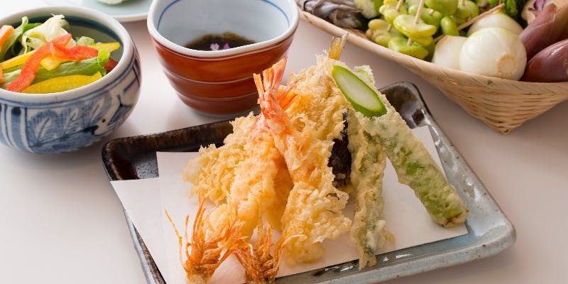【季節の特別コース】小鉢や和風サラダ・天ぷら10品に御飯・赤だし椀など 