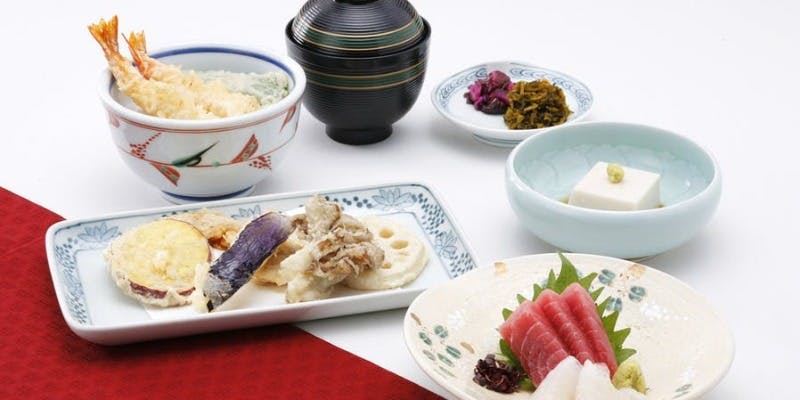 お刺身と天ぷら5品、小天丼が味わえるお得なご褒美ランチコース＋半個室確約（1日1組・平日限定）