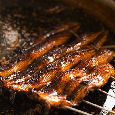 焼きたての国産鰻を口いっぱいに頬張る幸せ