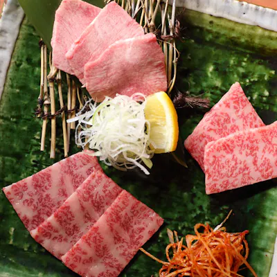 大人の宴に華を添える肉料理の数々