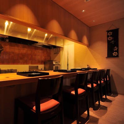 カウンター席メインの大人の隠れ家