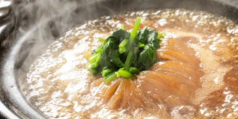 【フカヒレ姿煮込み入りコース】海鮮料理、蒸しスープ、選べる麺飯類など全10品