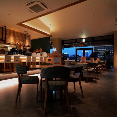 落ち着いた雰囲気の店内