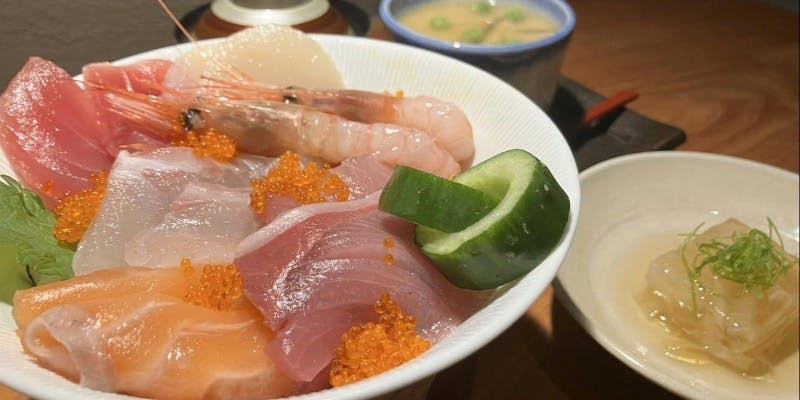 寿司屋の海鮮丼ランチ
