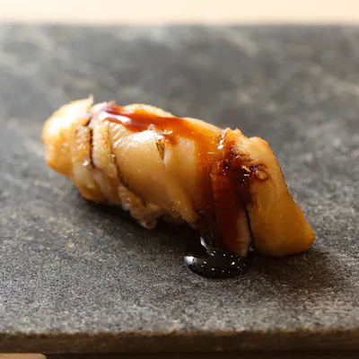 季節の厳選食材を贅沢に「おまかせ握りコース」