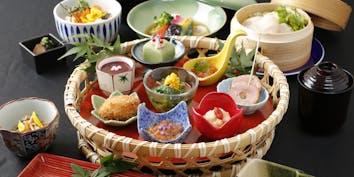 名物！「彩り八寸八種盛り」和醸良酒　全8品の季節の会席 - 和食日和 おさけと 日本橋