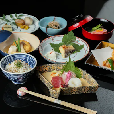 旬の味覚を味わう料理の数々