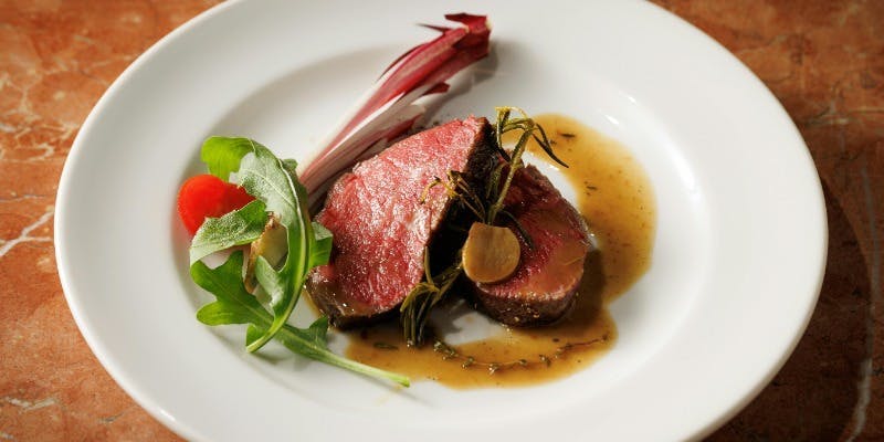 【プリフィックスランチA】選べるメインやデザートなど全5皿＋お得なワイン3杯付（平日限定）