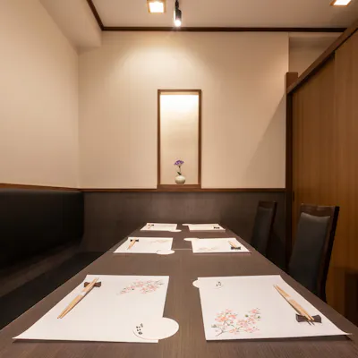 個室完備の落ち着いた雰囲気の店内