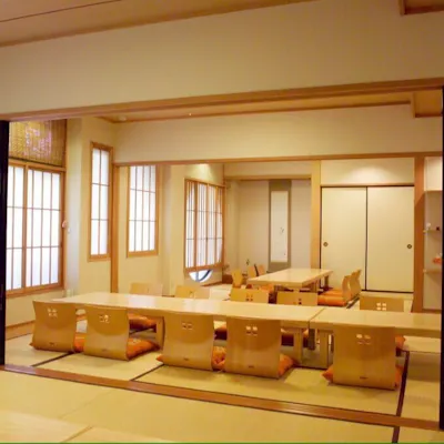 落ち着いた雰囲気の店内