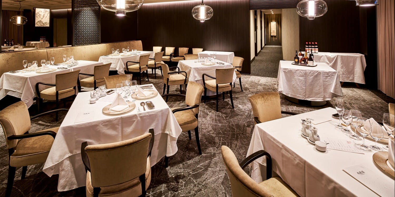 本翡翠 八角五輪塔 台付き 本翡翠 八角五輪塔 台付き