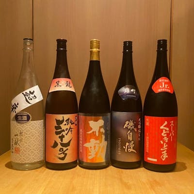 ずらりと揃える全国各地の美酒