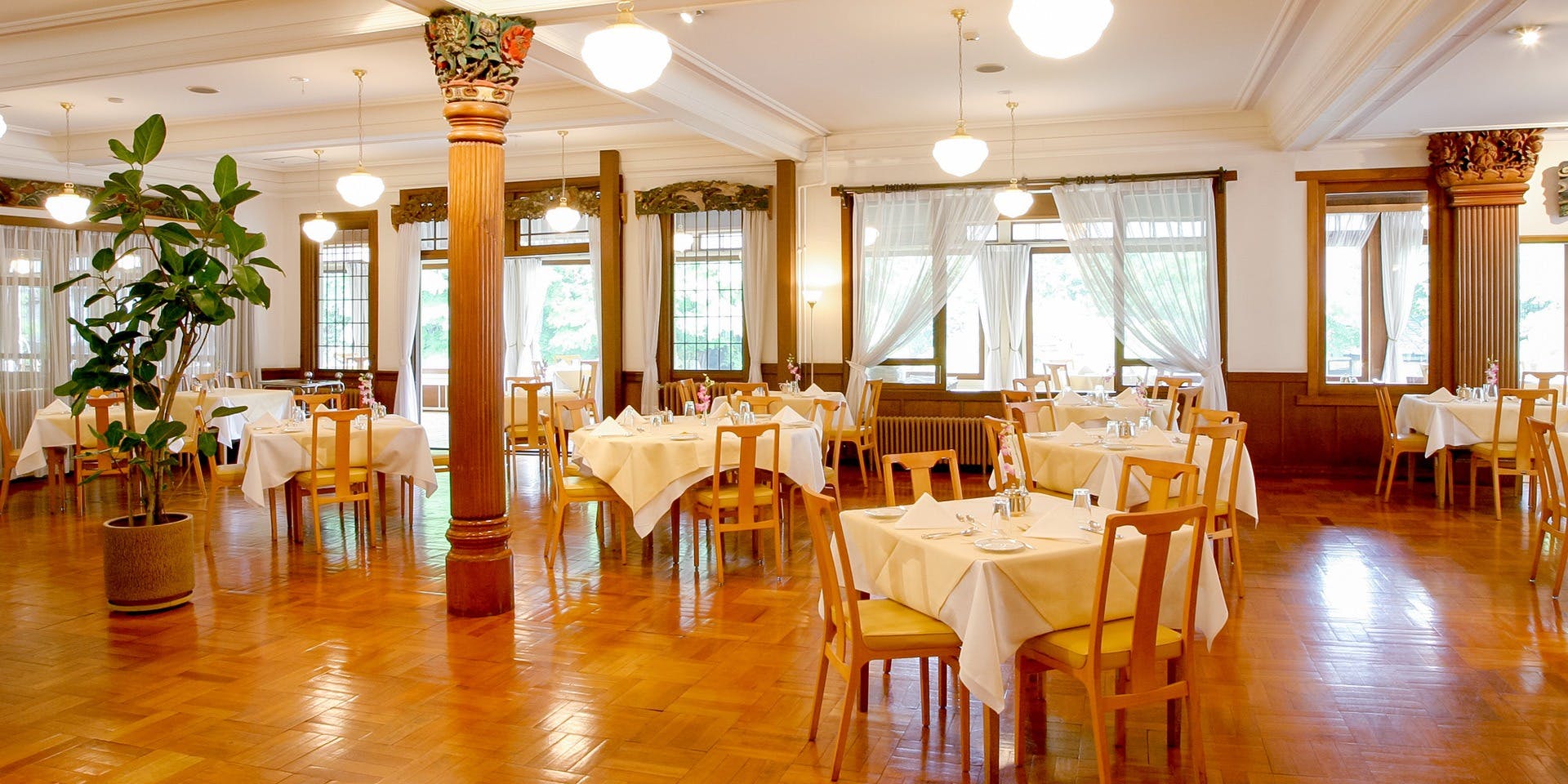 メインダイニングルーム／日光金谷ホテル - 画像1