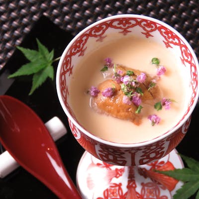 当店名物“車海老おどり”や新鮮な食材を使用した料理