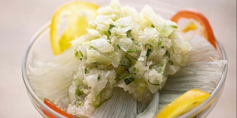 【女性限定コース】フカヒレの胸鰭を使用した前菜、石鍋料理、〆、選べるデザートなど＋明日葉ジュース1杯