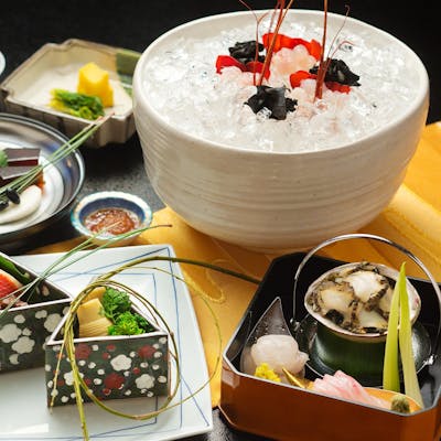 旬の食材で仕立てた懐石料理