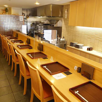 落ち着いた雰囲気の店内