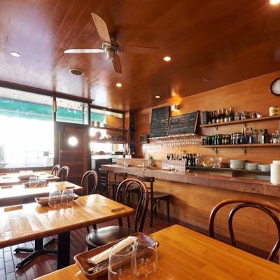 カジュアルな雰囲気の店内