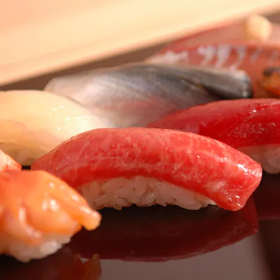 「旬の魚、食材を少しずつ沢山」