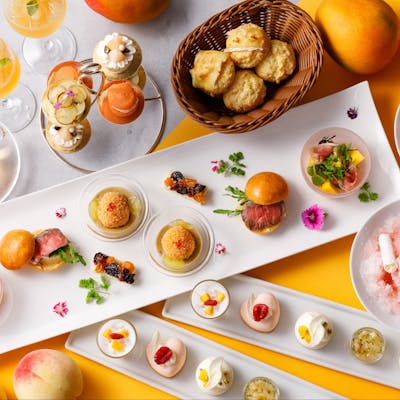 ラグジュアリーな空間で楽しむアフタヌーンティー