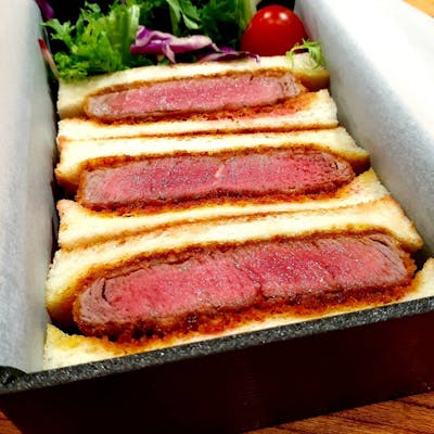 「ヒレ肉の牛カツサンド」