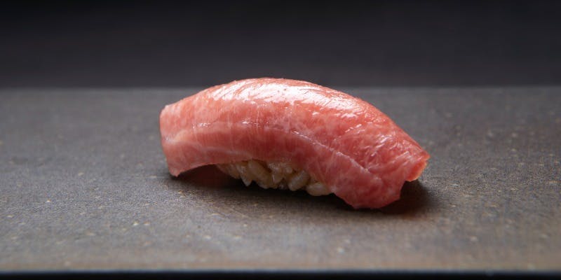 【本日のおまかせ寿司】厳選食材の握りコース（真鯛、平目、本鮪トロ、雲丹とイクラの小鉢丼など）