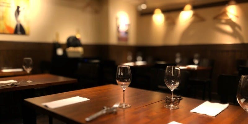 【フロア貸切確約】乾杯スパークリング付き！くまもとあか牛の煮込みをメインに飲み放題付きシェアプラン