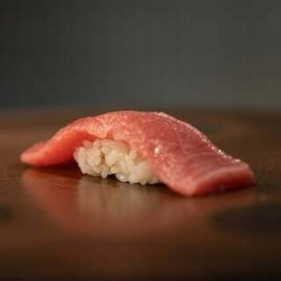 鮨・逸品がメインの2つのコース。シーンにあわせてご予約を