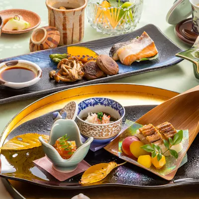 海を臨むお座敷で、料亭の味を