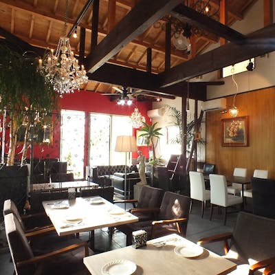 豪華で洒落た造りの店内