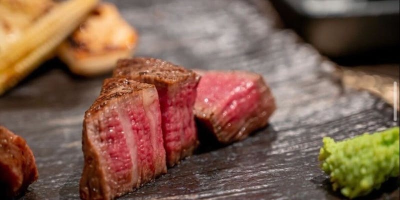 【太縁肉コース】ステーキ2部位食べ比べや人気のミニハンバーグ、デザート付　全9品
