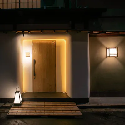 京都らしい路地奥の大人の隠れ家