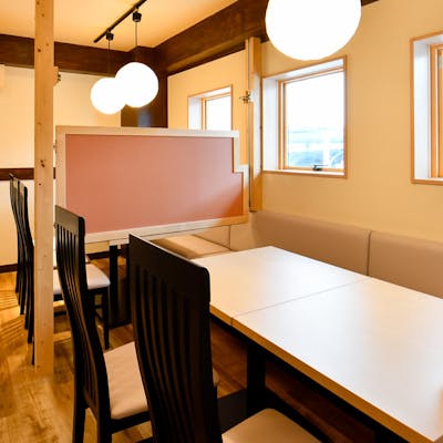 落ち着いた雰囲気の店内