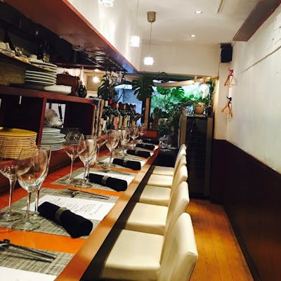 カウンター席だけの、隠れ家イタリアン