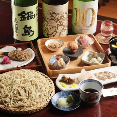 豊富に取りそろえる厳選日本酒