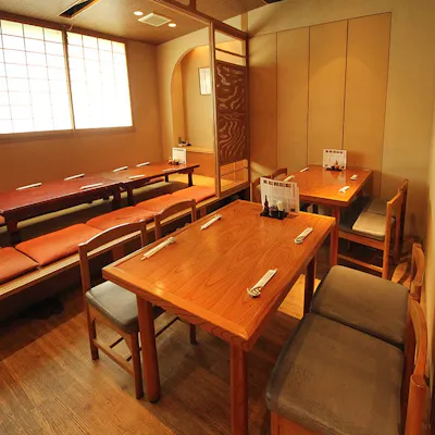 落ち着いた雰囲気の店内