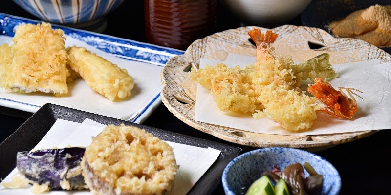 天ぷらコース【朝凪】「天ぷら8種」小鉢や巻海老の天ぷら、魚介三品、かき揚げなどが味わえる全8品