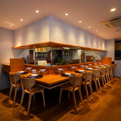 落ち着いた佇まいの店内